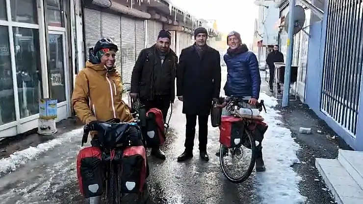 Bisikletle dünya turuna çıkan Fransız çift Çaldıran'a ulaştı