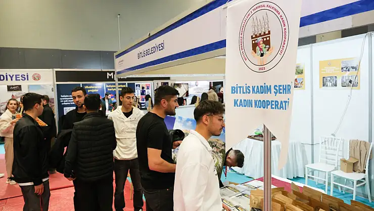 Bitlis Belediyesi, DAKAF'25 Fuarı'nda gençlere kariyer fırsatları sundu!