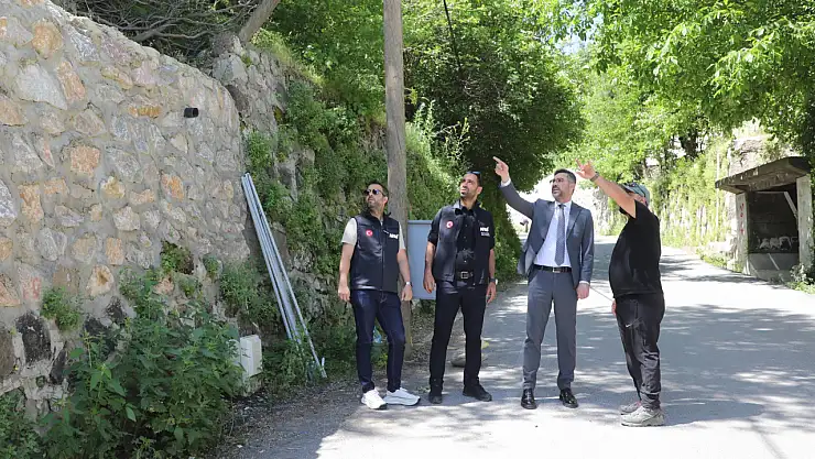Bitlis Belediyesi, Kaya Düşmelerine Karşı Çelik Ağlı Önlemlerle Güvenliği Artırıyor