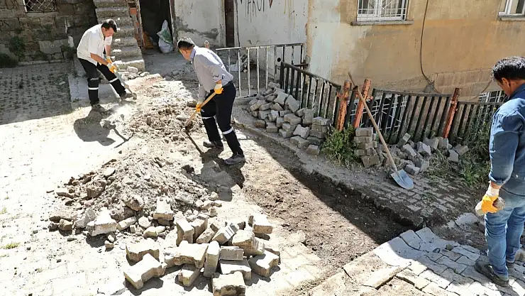 Bitlis Belediyesi'nden Parke Onarım Çalışmaları