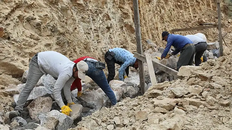 Bitlis Belediyesi'nden Yol Güvenliği ve Estetiğe Yönelik Çalışmalar