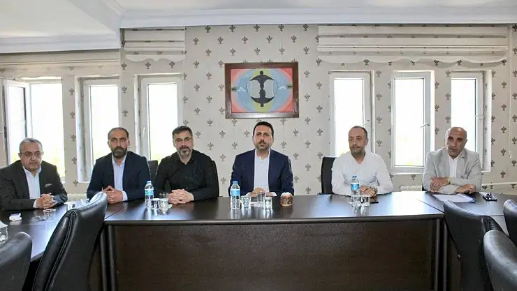 Bitlis Belediyesi, Tatvan'da Milletvekili Turan Bedirhanoğlu ile Sivil Toplum Kuruluşları Temsilcilerini Ağırladı