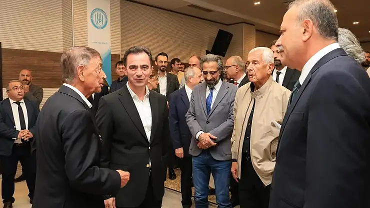 Bitlis Eren Üniversitesi'nde 'Bilim, Eğitim ve Kariyer Söyleşisi' Yoğun İlgi Gördü