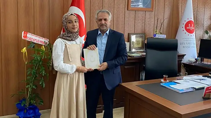 Bitlis İl Müftüsü Kadir Koçak'tan Hafız Öğrenci İlknur Hayal Zorba'ya Tebrik