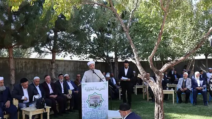 Bitlis İl Müftüsü Kadir Koçak, Güroymak Haliliye Kur'an Kursu İcazet Programına Katıldı