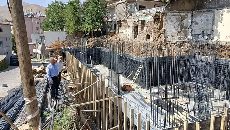 Bitlis İl Müftüsü Koçak, yeni Kur'an Kursu inşaatında incelemelerde bulundu