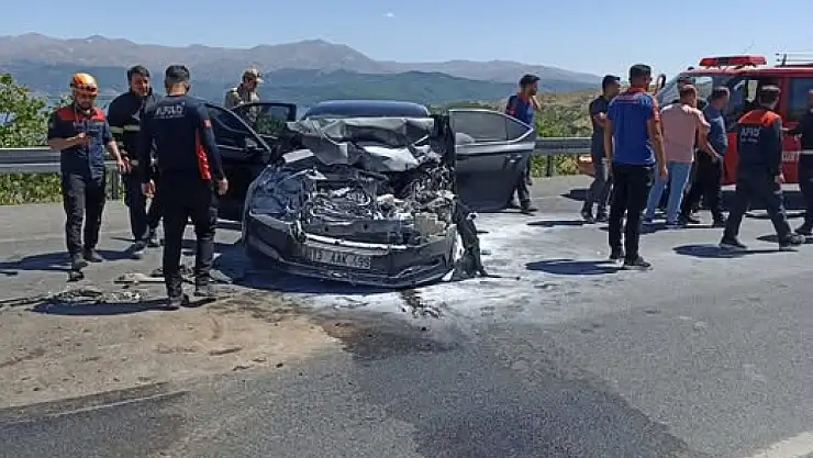 Bitlis Kaymakamı Nurhalil Özçelik Tatvan-Ahlat Yolunda Trafik Kazası Geçirdi