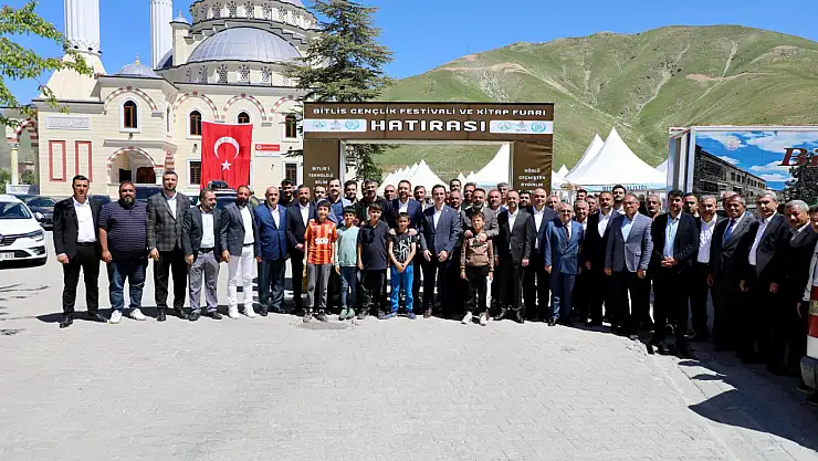 Bitlis Kitap Fuarı'na Vali Karakaya ve Milletvekili Bedirhanoğlu'ndan Ziyaret