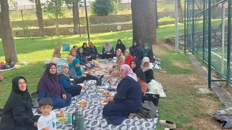 Bitlis Müftülüğü Bayan Hacılarla Bir Araya Geldi