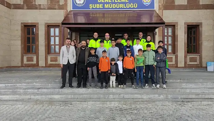 Bitlis Müftülüğünden Gençlerle Trafik Şubesine Anlamlı Ziyaret