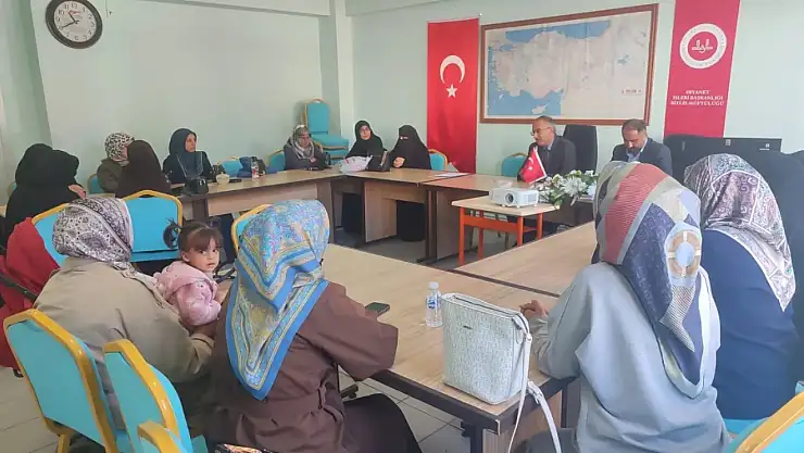 Bitlis'te 4-6 Yaş Kur'an Kursu Öğreticileri ile Değerlendirme Toplantısı Yapıldı