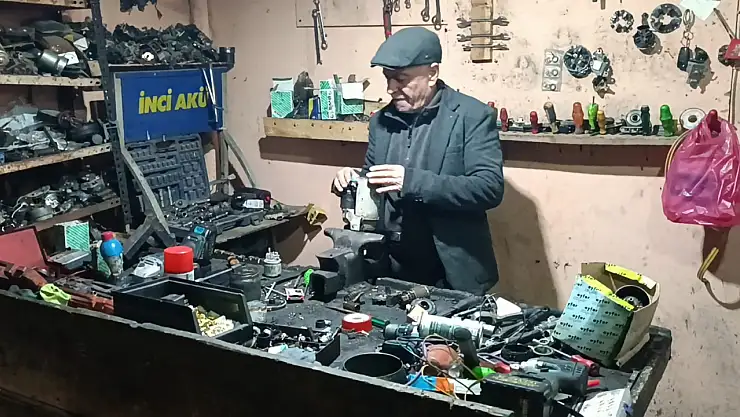Bitlis'te 40 yıllık oto elektrik ustası teknolojiye direniyor