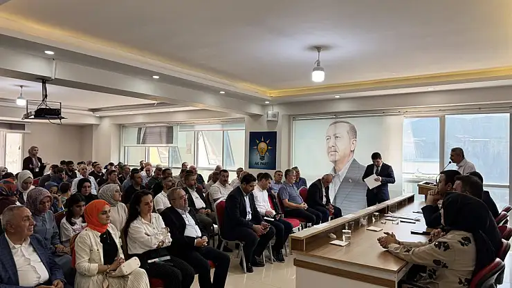 Bitlis'te AK Parti'nin Tatvan Danışma Toplantısı: Birlik ve Hedef Vurgusu Ön Planda