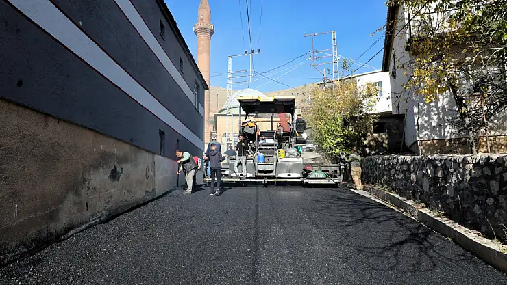 Bitlis'te Asfalt Çalışmaları Sürüyor