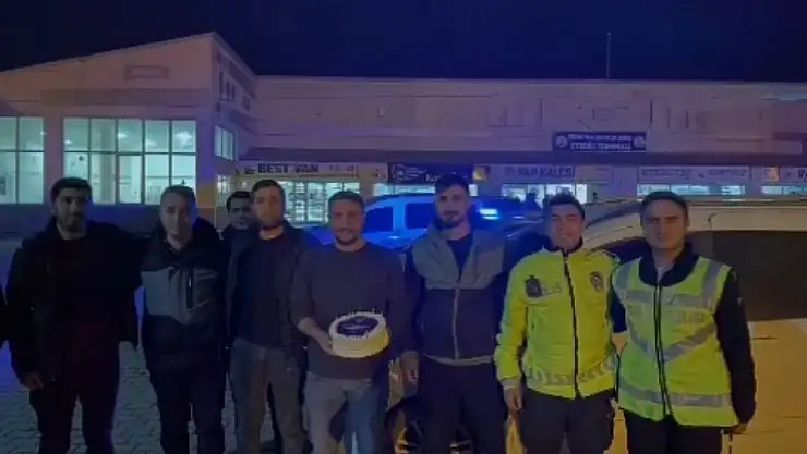 Bitlis'te esnaftan polislere anlamlı polis haftası kutlaması