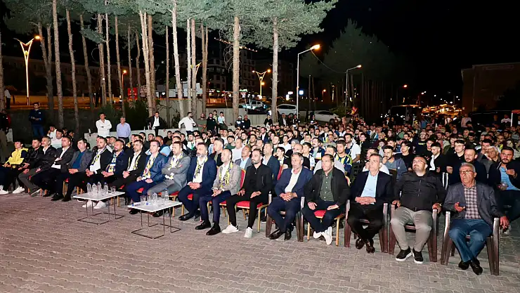 Bitlis'te Fenerbahçe Maçı Coşkusu Vali ve Vatandaşlar Bir Arada
