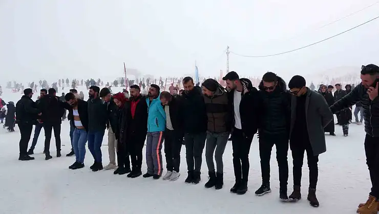 Bitlis'te geleneksel kar festivali yapıldı