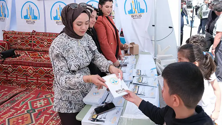 Bitlis'te Gençlik Festivali ve Kitap Fuarı'na Yoğun İlgi