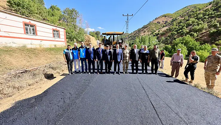 Bitlis'te Grup Köy Yollarında Asfalt Çalışmaları Devam Ediyor