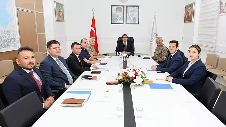 Bitlis'te İl Asayiş, Güvenlik ve İstihbarat Toplantısı Vali Ahmet Karakaya Başkanlığında Yapıldı