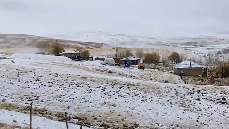 Bitlis'te İlk Kar, Yüksek Kesimlerdeki Köyleri Beyaza Bürüdü