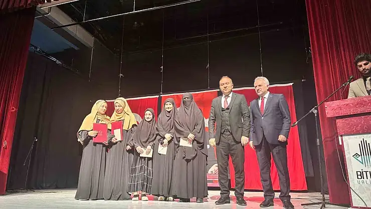 Bitlis'te İmam Hatip Okulları Yıl Dönümü ve Hafızlık Belge Töreni Coşku ile Kutlandı
