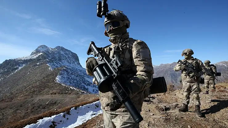 Bitlis'te JÖH Timleri, zorlu kış şartlarında operasyonlarını sürdürüyor