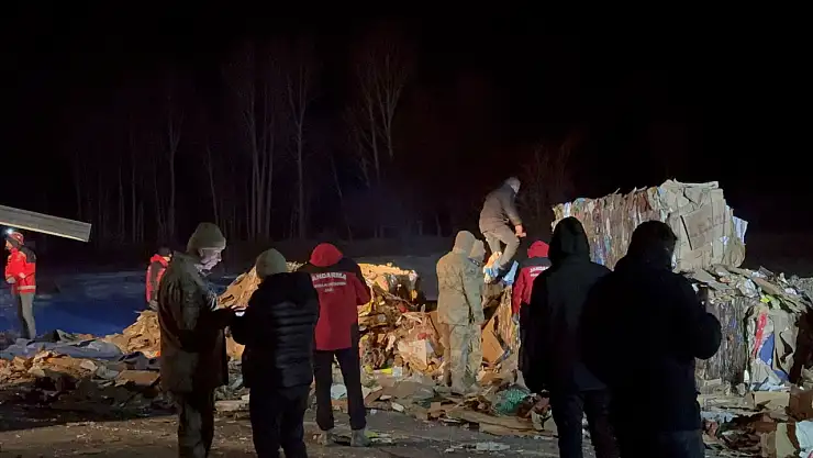 Bitlis'te kaçak göçmenleri taşıyan tırın gizli bölmesi çöktü: 1 ölü, 4 yaralı