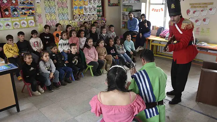 Bitlis'te 'Köyden Köye, Okuldan Okula Tiyatro' projesi