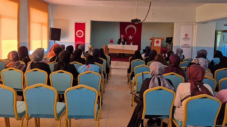 Bitlis'te KYK Mezunları İçin Manevi Destek Sağlayan Duygu Dolu Mezuniyet Töreni düzenlendi