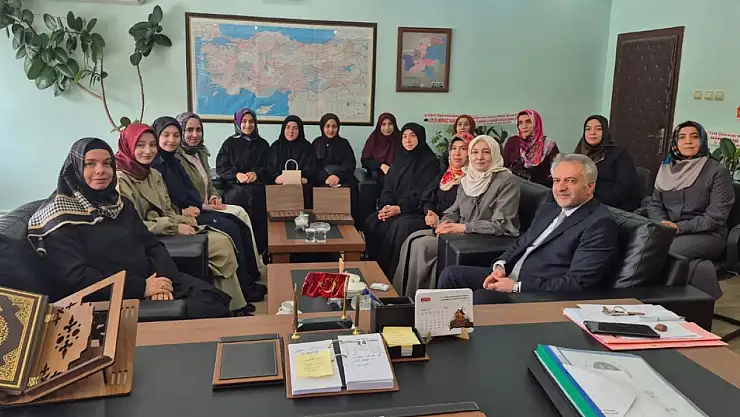 Bitlis'te 'Merkez ve Taşra Buluşmaları' Kapsamında Kadın Din Görevlileriyle İstişare Toplantısı Düzenlendi