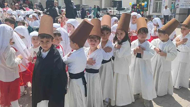 Bitlis'te Minik Yüreklerden Büyük Gösteri