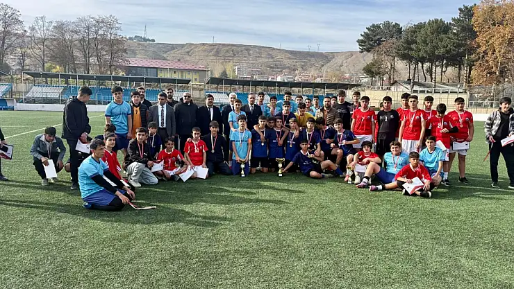 Bitlis'te Okul Sporları Futbol Gençler B Müsabakaları Sona Erdi