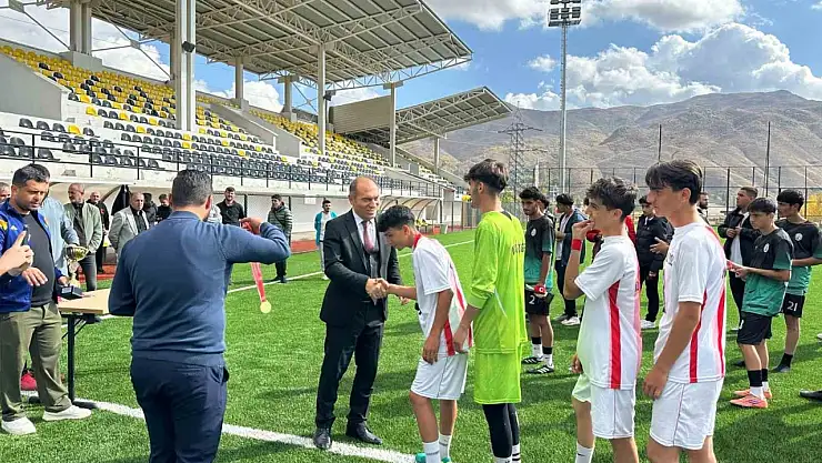 Bitlis'te Okul Sporları Müsabakaları Coşkuyla Sona Erdi, Dereceye Girenlere Ödüller Verildi