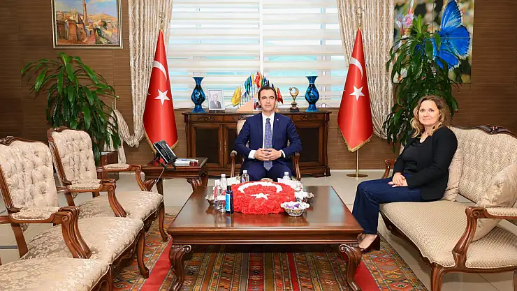 Bitlis'te Önemli Ziyaret: Eren Holding ve BÜNDER Heyeti Vali Karakaya'yı Ağırladı