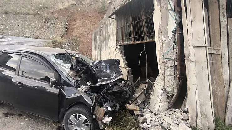 Bitlis'te otomobil kazası: 2 ölü, 2 yaralı