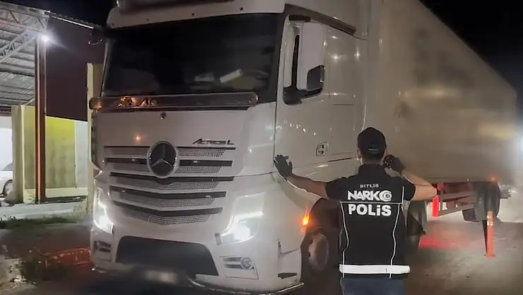 Bitlis'te Salçanın İçinde Uyuşturucu Madde Yakalandı!