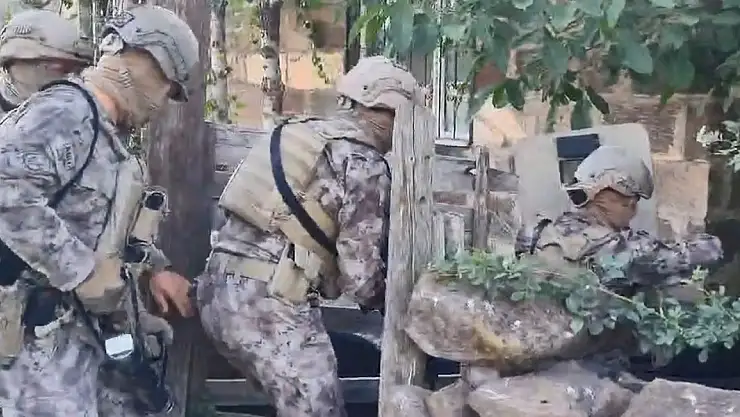 Bitlis'te Suç Şebekesine Tarihi Baskın: 22 Gözaltı