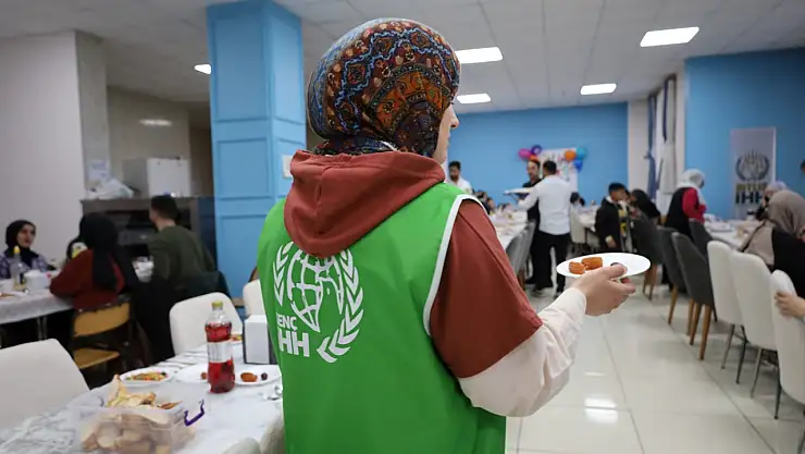 Bitlis'te yetimler için anlamlı iftar programı