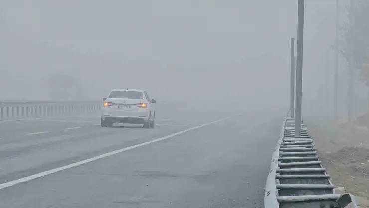 Bitlis'te Yoğun Sis Sürücülere Zor Anlar Yaşattı