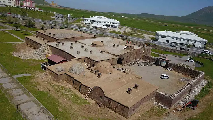 Bitlis'teki 446 yıllık El Aman Hanı, kültür ve sanat merkezi olarak yeniden hayata geçiyor.