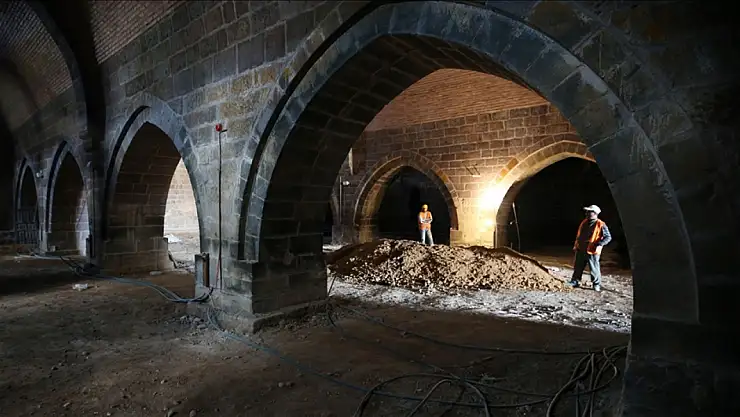 Bitlis'teki Asırlık Kervansaray Kültür Merkezine Dönüştürülüyor