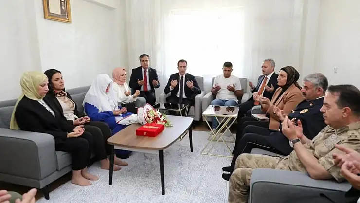 Bitlis Valisi Ahmet Karakaya'dan Kurban Bayramı'nda Şehit Ailelerine Ziyaret