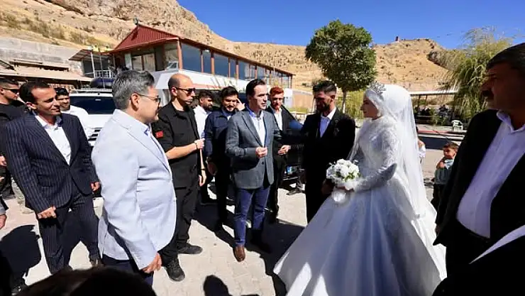Bitlis Valisi Ahmet Karakaya'dan Adilcevaz'da Düğün Sürprizi