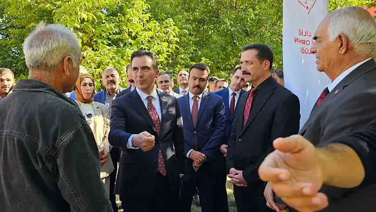 Bitlis Valisi Karakaya, Adilcevaz'da ceviz hasat etkinliğine katıldı