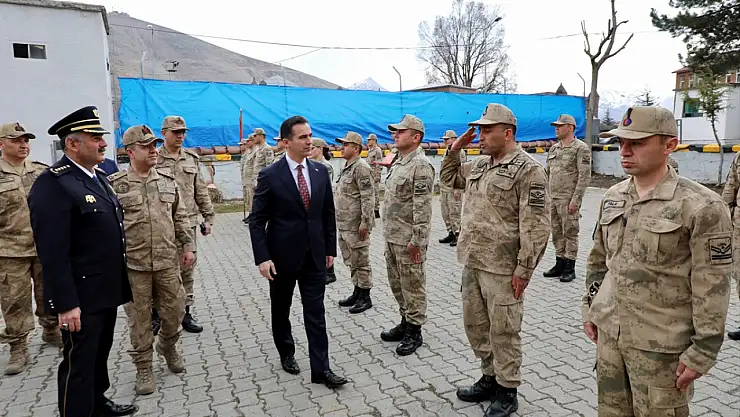 Bitlis Valisi Karakaya'dan bayramda anlamlı ziyaretler