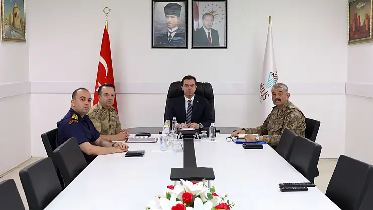 Bitlis Valisi Karakaya, güvenlik stratejileri için valilerle bir araya geldi