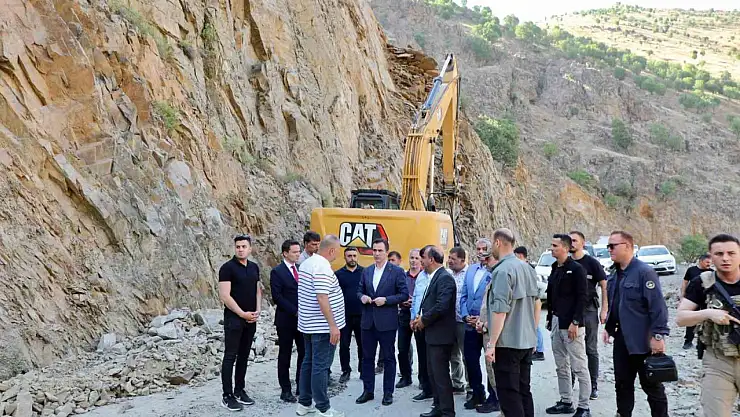 Bitlis Valisi Karakaya Hizan'da Araziyi Değerlendirerek Kamu Yatırımlarını Gözden Geçirdi