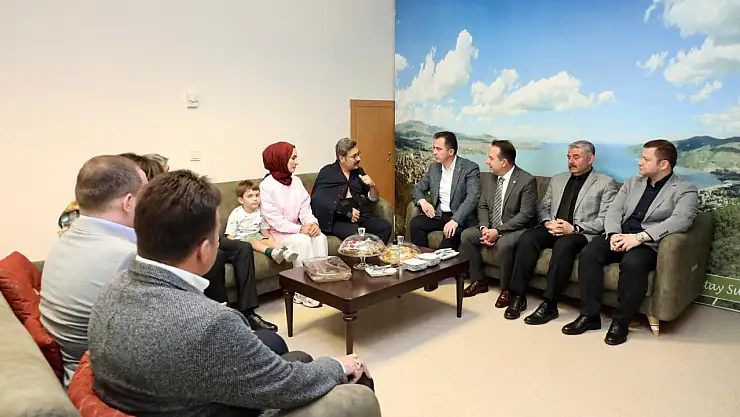 Bitlis Valisi Karakaya, Tatvan Devlet Hastanesi'nde hastaları ziyarette bulundu