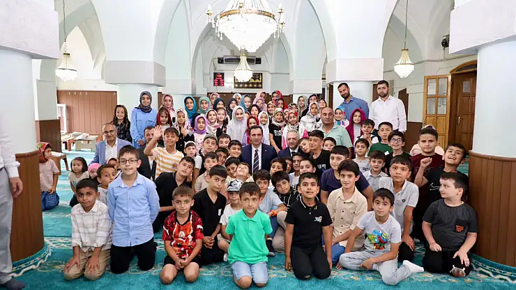 Bitlis Valisi Karakaya, yaz Kur'an kurslarını ziyaret ederek çocuklarla buluştu